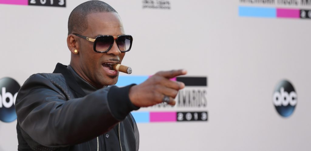 R Kelly arrives at the 2013 American Music Awards, on Sunday, Nov. 24, 2013 in Los Angeles. (Photo by Matt Sayles/Invision/AP)