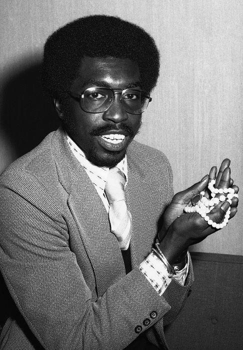 Earl ìThe Pearlî Monroe basketball star joins New York Knicks, Nov. 10, 1971. (AP Photo/Ed Bailey)